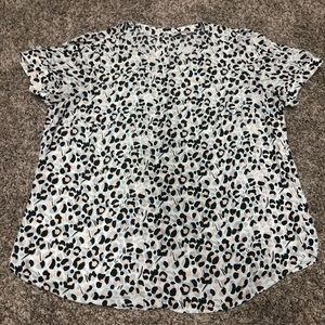 🎀 Beautiful LOFT blouse